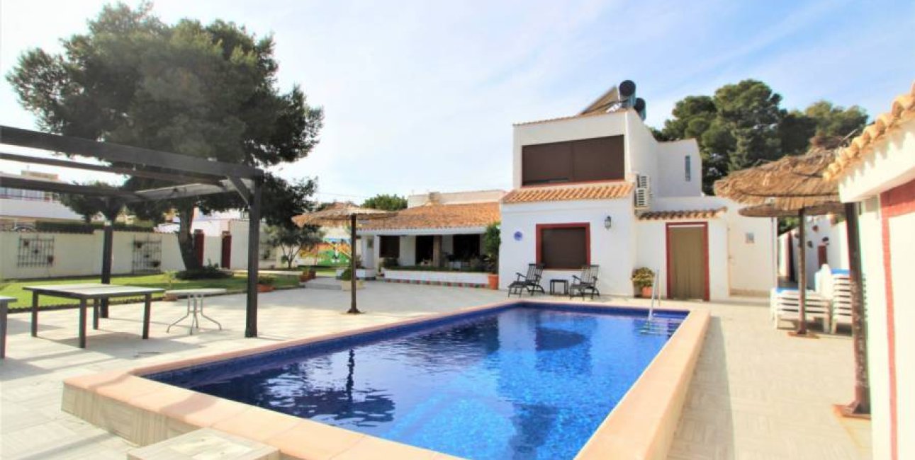 Resale - Villa -
Orihuela Costa - Lomas de Cabo Roig