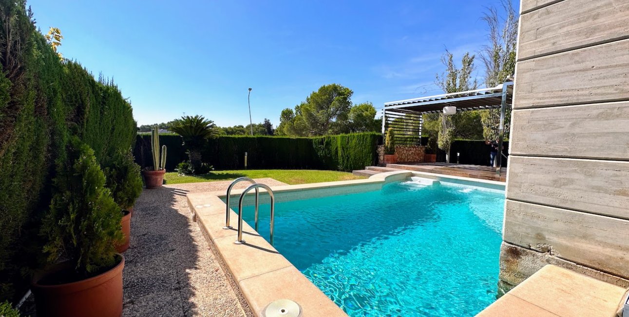 Resale - Villa -
Orihuela Costa - Dehesa de campoamor