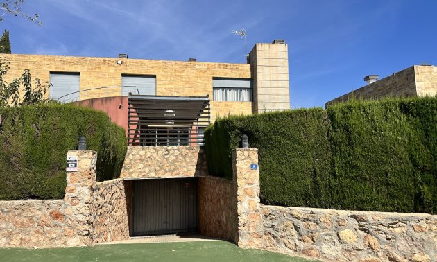 Resale - Villa -
Orihuela Costa - Dehesa de campoamor