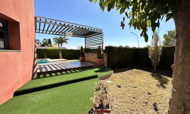 Resale - Villa -
Orihuela Costa - Dehesa de campoamor