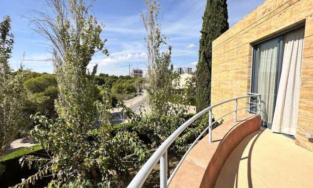 Resale - Villa -
Orihuela Costa - Dehesa de campoamor