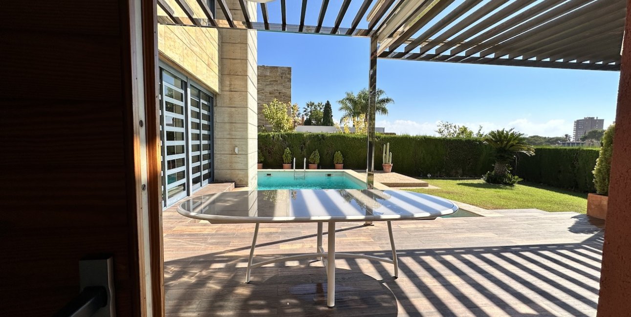 Resale - Villa -
Orihuela Costa - Dehesa de campoamor