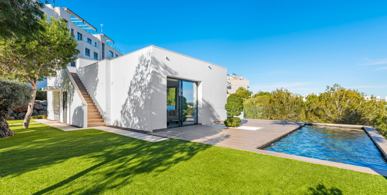 Resale - Villa -
Orihuela Costa - Las Colinas golf