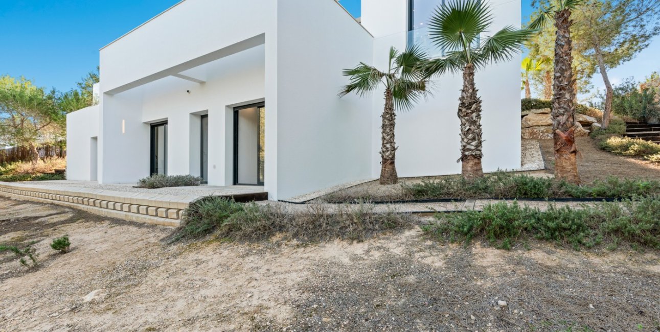 Resale - Villa -
Orihuela Costa - Las Colinas golf