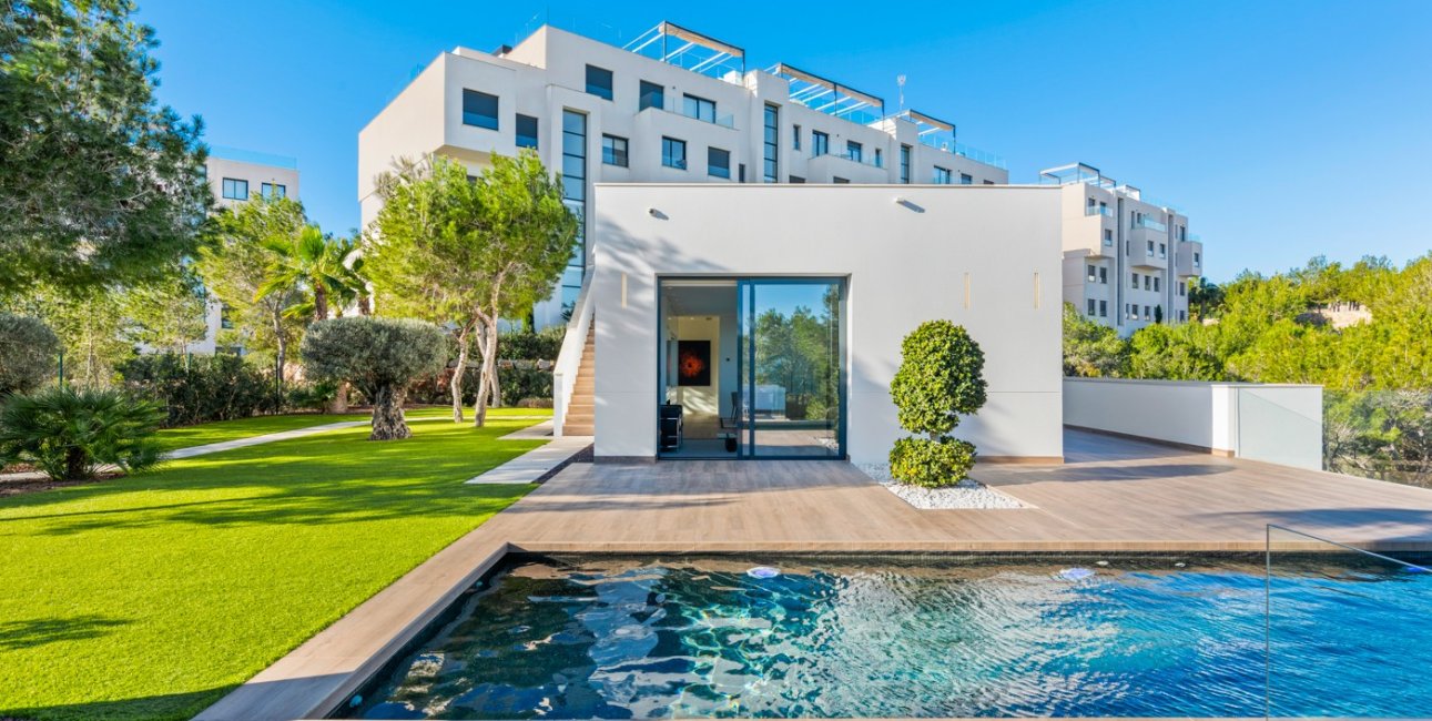 Resale - Villa -
Orihuela Costa - Las Colinas golf