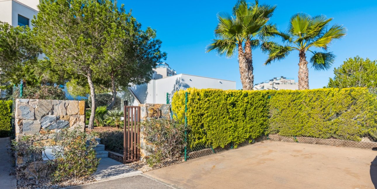 Resale - Villa -
Orihuela Costa - Las Colinas golf
