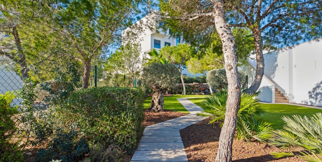 Resale - Villa -
Orihuela Costa - Las Colinas golf