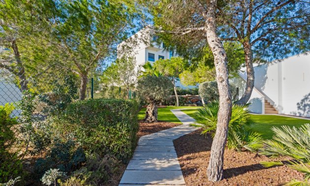 Resale - Villa -
Orihuela Costa - Las Colinas golf