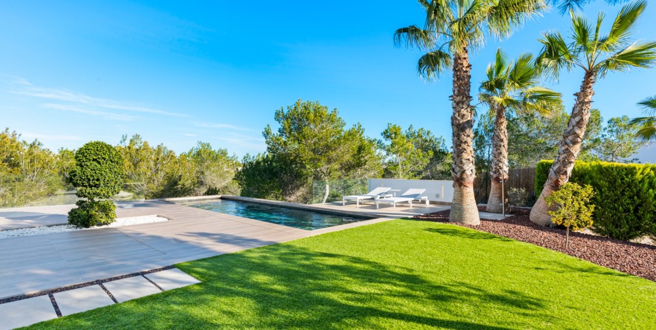 Resale - Villa -
Orihuela Costa - Las Colinas golf