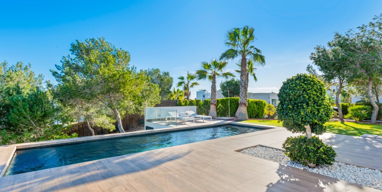 Resale - Villa -
Orihuela Costa - Las Colinas golf