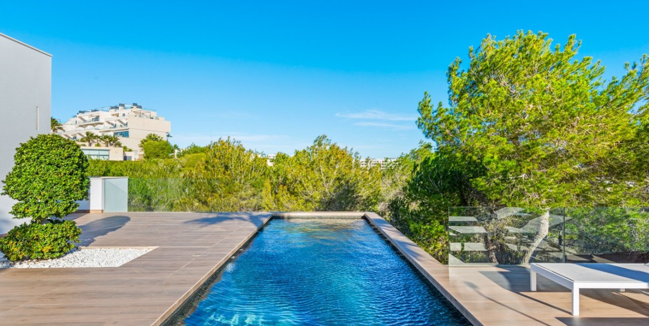 Resale - Villa -
Orihuela Costa - Las Colinas golf