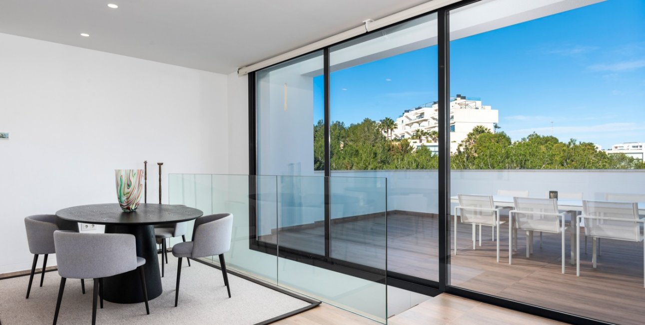 Resale - Villa -
Orihuela Costa - Las Colinas golf