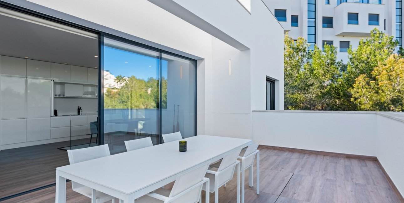 Resale - Villa -
Orihuela Costa - Las Colinas golf