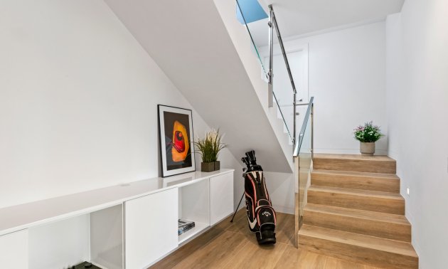 Resale - Villa -
Orihuela Costa - Las Colinas golf