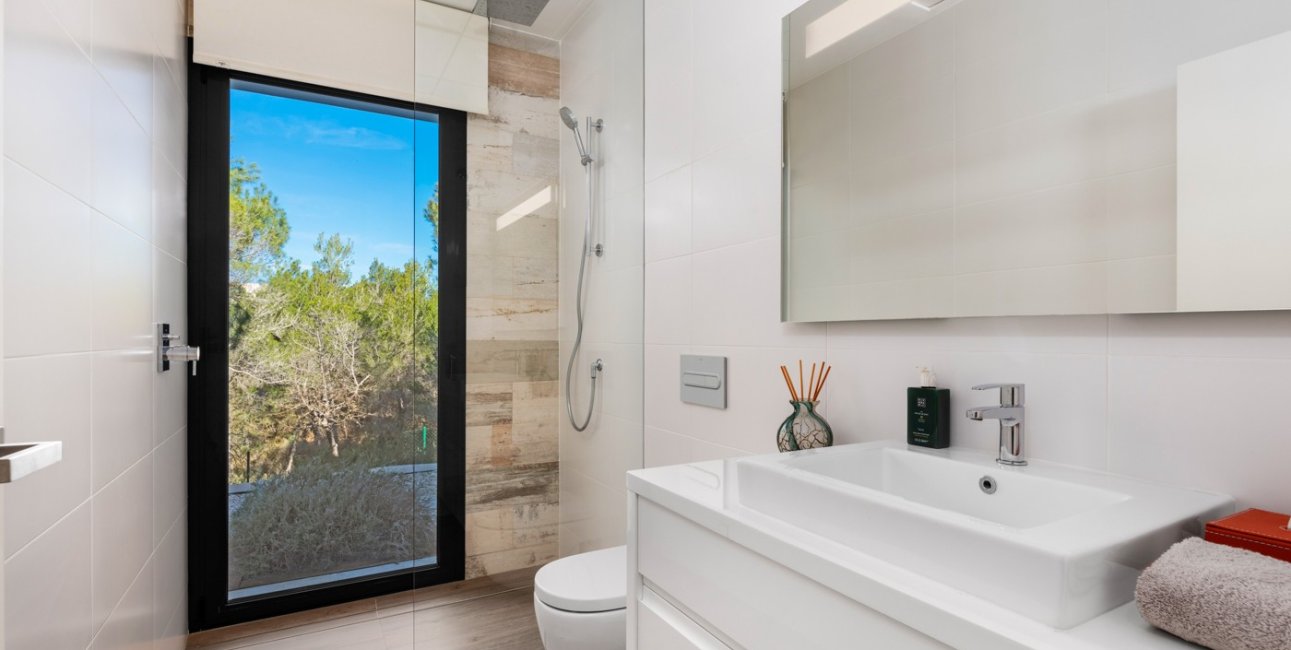 Resale - Villa -
Orihuela Costa - Las Colinas golf