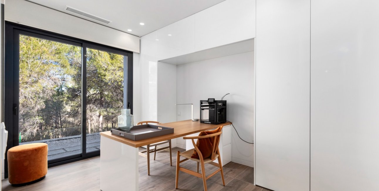 Resale - Villa -
Orihuela Costa - Las Colinas golf