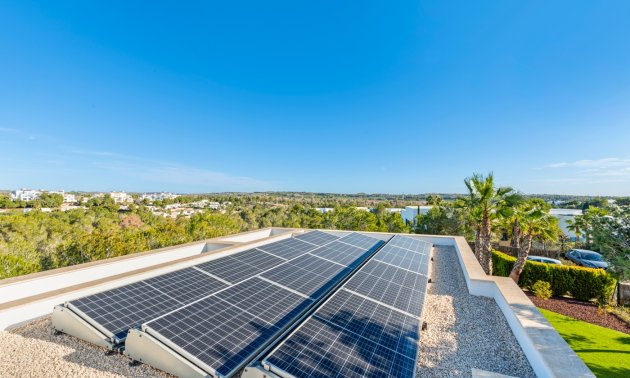 Resale - Villa -
Orihuela Costa - Las Colinas golf