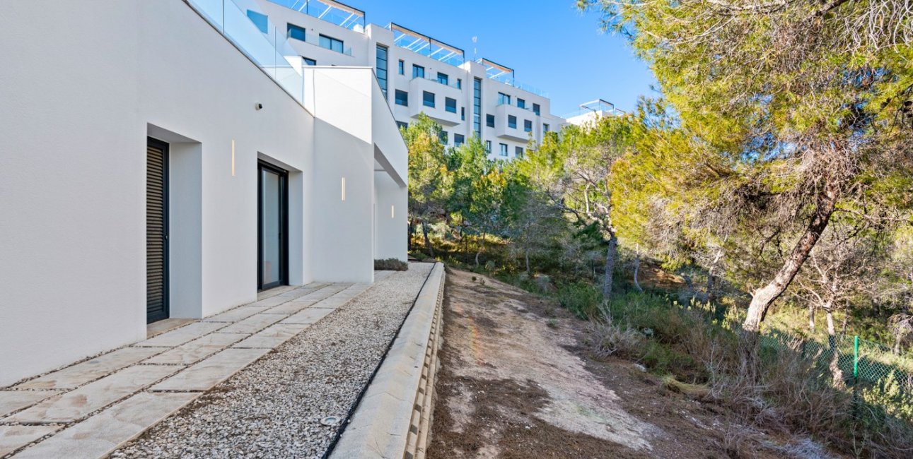 Resale - Villa -
Orihuela Costa - Las Colinas golf