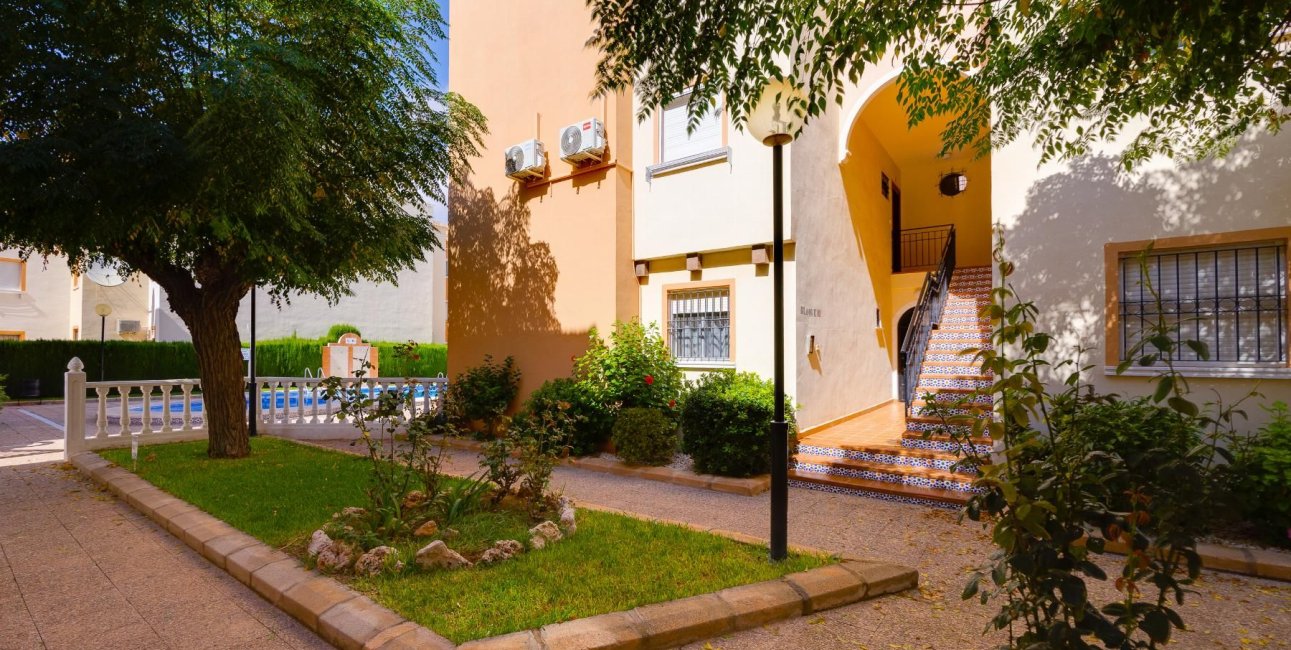 Resale - Bungalow -
Torrevieja - La Veleta