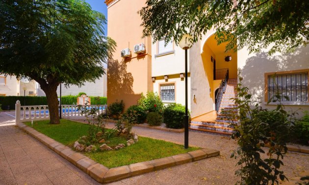 Resale - Bungalow -
Torrevieja - La Veleta