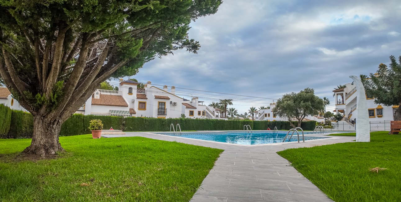 Resale - Villa -
Orihuela Costa - Villamartín