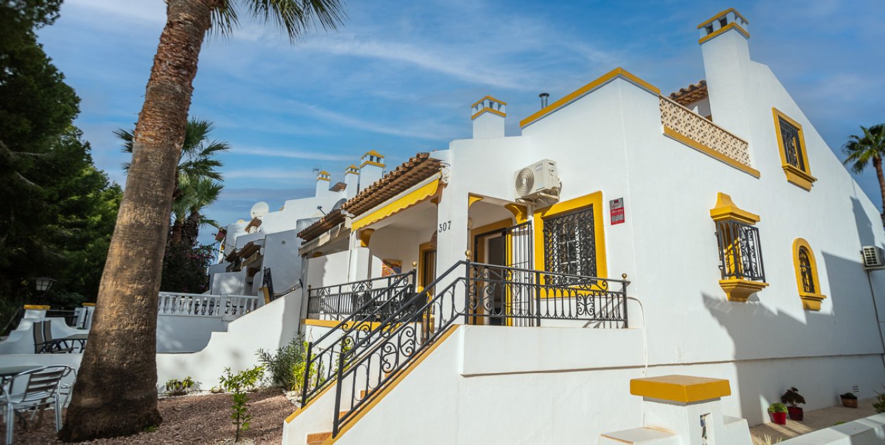 Resale - Villa -
Orihuela Costa - Villamartín