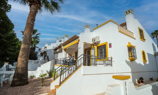 Resale - Villa -
Orihuela Costa - Villamartín