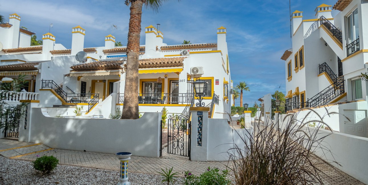 Resale - Villa -
Orihuela Costa - Villamartín