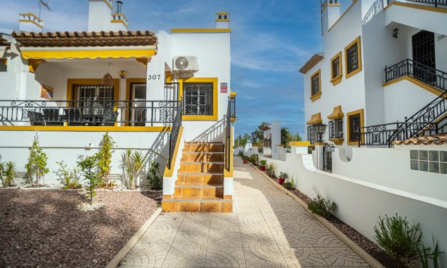 Resale - Villa -
Orihuela Costa - Villamartín