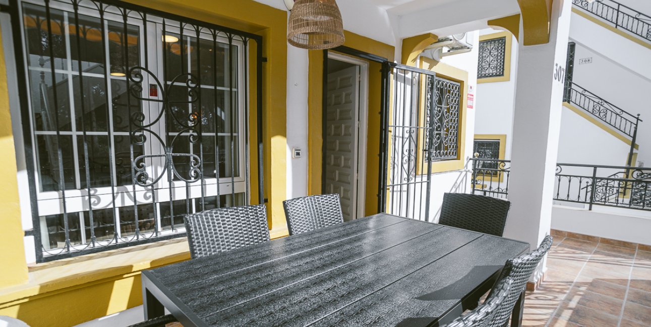 Resale - Villa -
Orihuela Costa - Villamartín