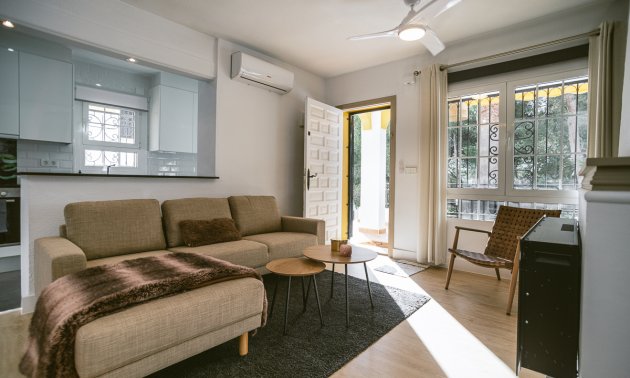 Resale - Villa -
Orihuela Costa - Villamartín