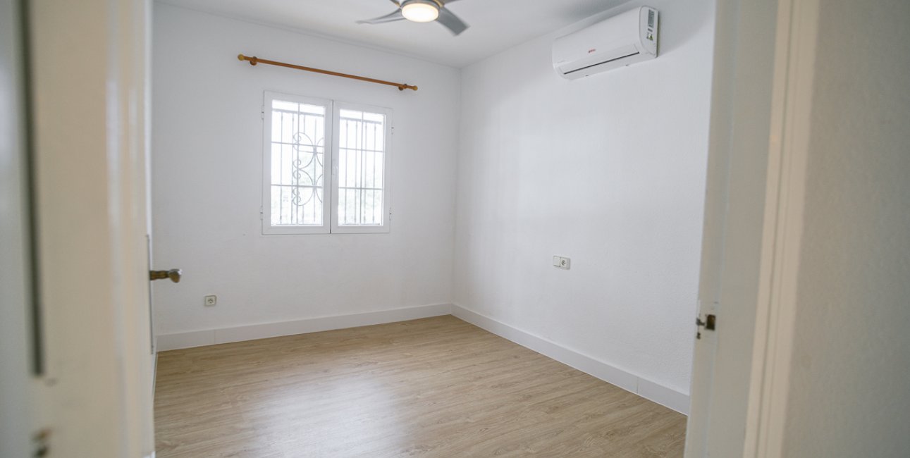 Resale - Villa -
Orihuela Costa - Villamartín