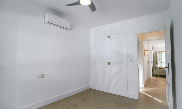 Resale - Villa -
Orihuela Costa - Villamartín