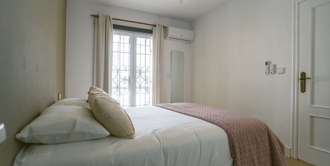 Resale - Villa -
Orihuela Costa - Villamartín