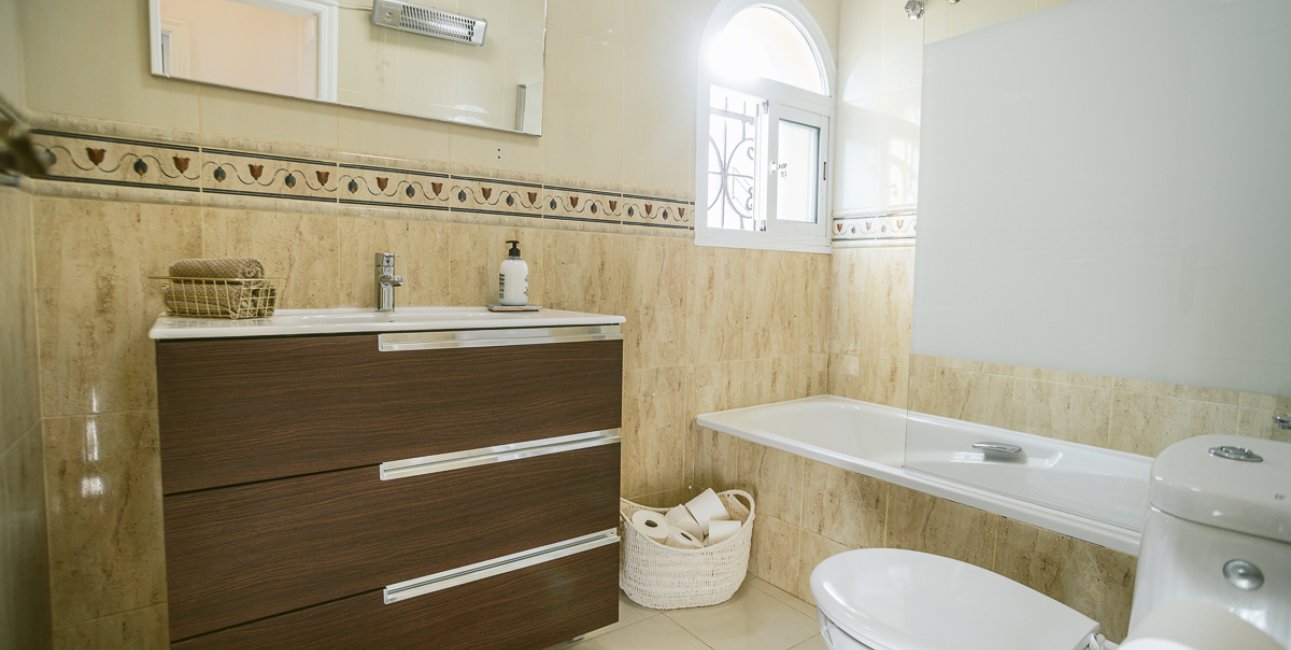 Resale - Villa -
Orihuela Costa - Villamartín