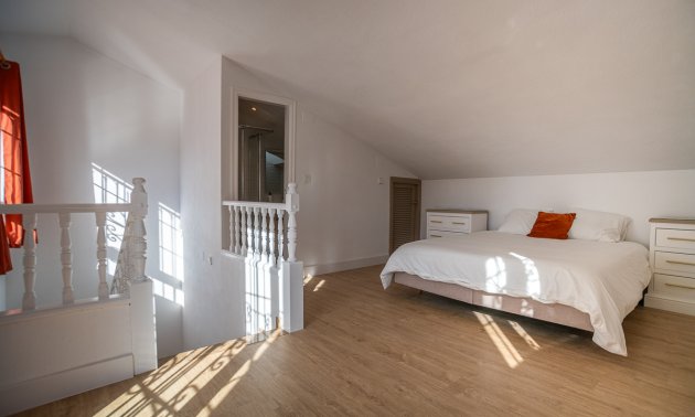 Resale - Villa -
Orihuela Costa - Villamartín