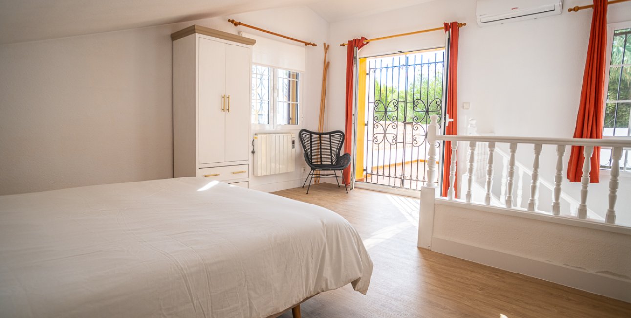 Resale - Villa -
Orihuela Costa - Villamartín