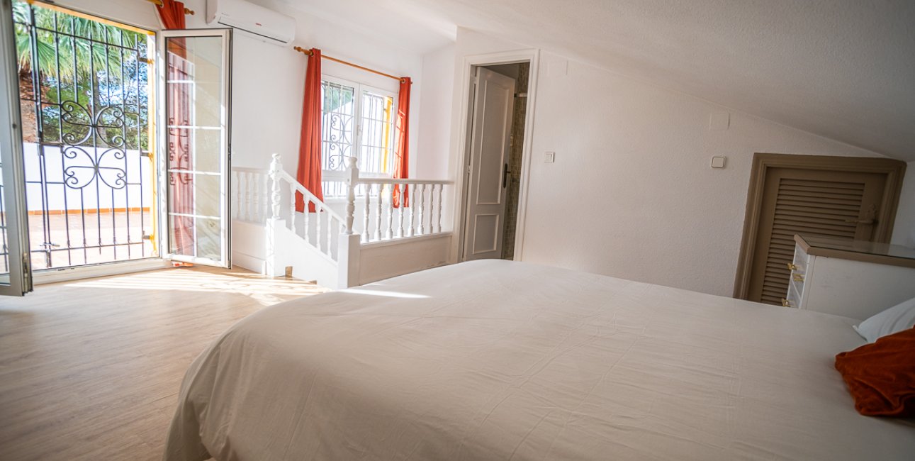 Resale - Villa -
Orihuela Costa - Villamartín