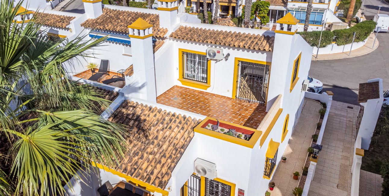 Resale - Villa -
Orihuela Costa - Villamartín