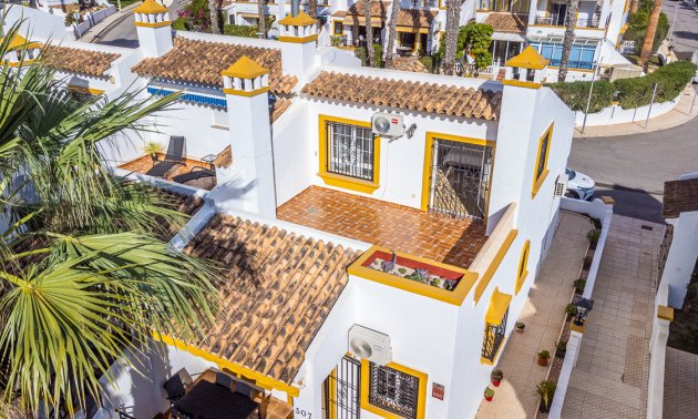 Resale - Villa -
Orihuela Costa - Villamartín