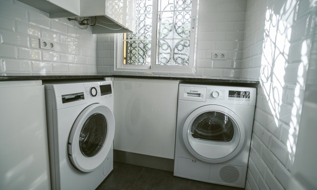 Resale - Villa -
Orihuela Costa - Villamartín