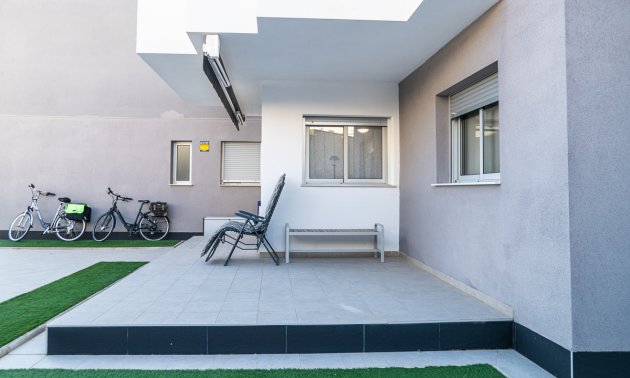 Resale - Apartment / flat -
Orihuela Costa - Villamartín