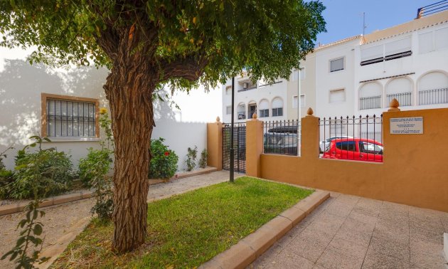 Resale - Bungalow -
Torrevieja - La Veleta