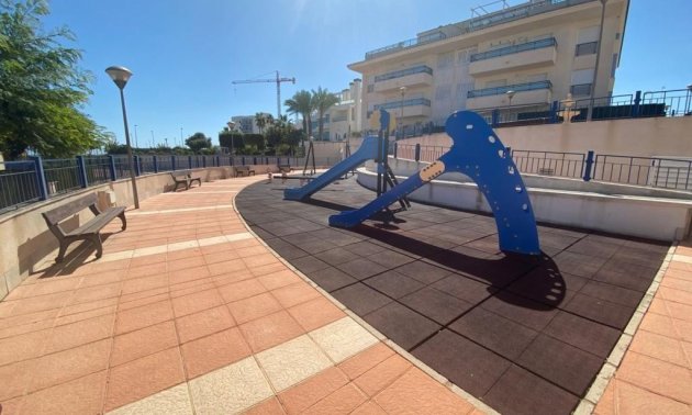 Reventa - Apartamento / piso -
Pilar de la Horadada - Mil Palmeras