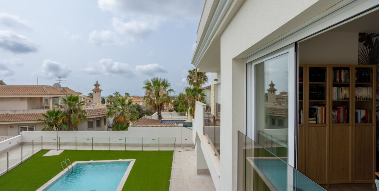 Resale - Apartment / flat -
Orihuela Costa - Villamartín