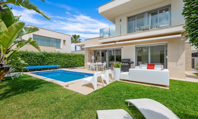 Resale - Villa -
Orihuela Costa - Vistabella