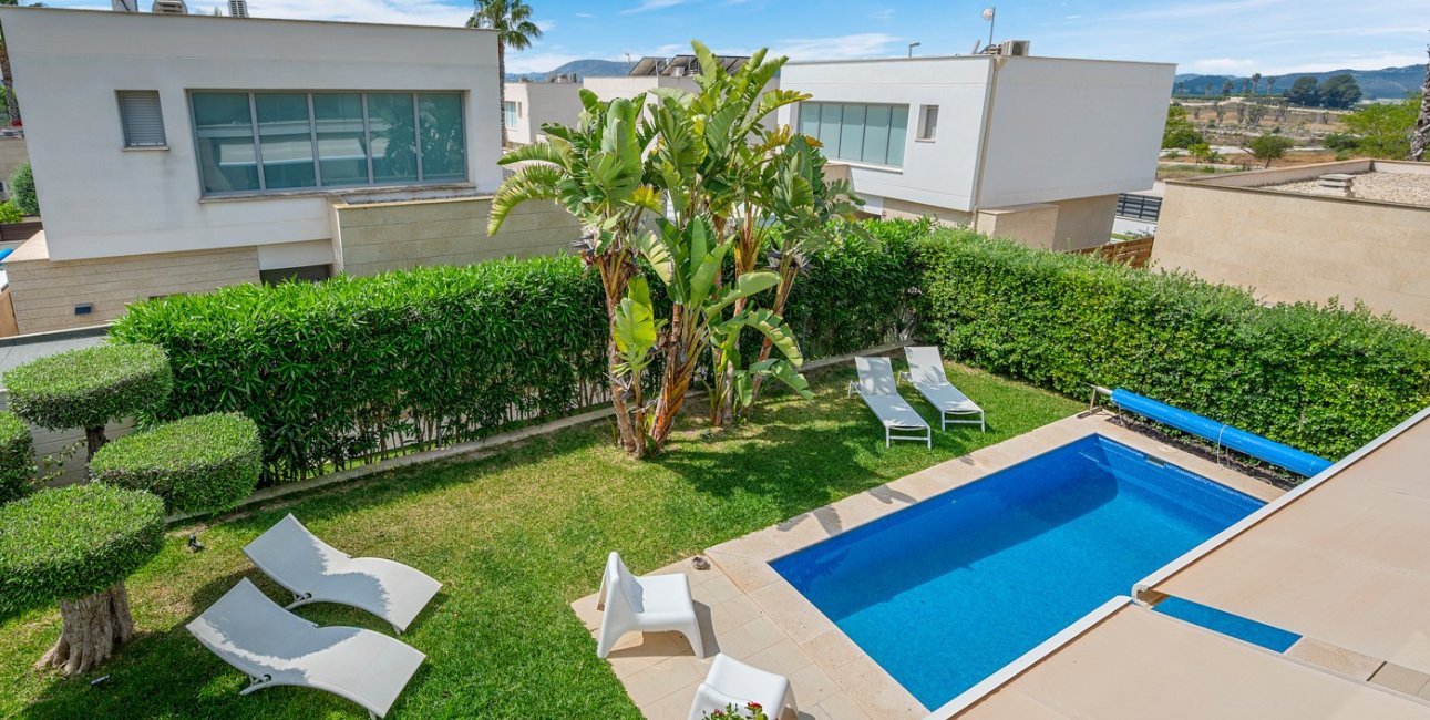 Resale - Villa -
Orihuela Costa - Vistabella