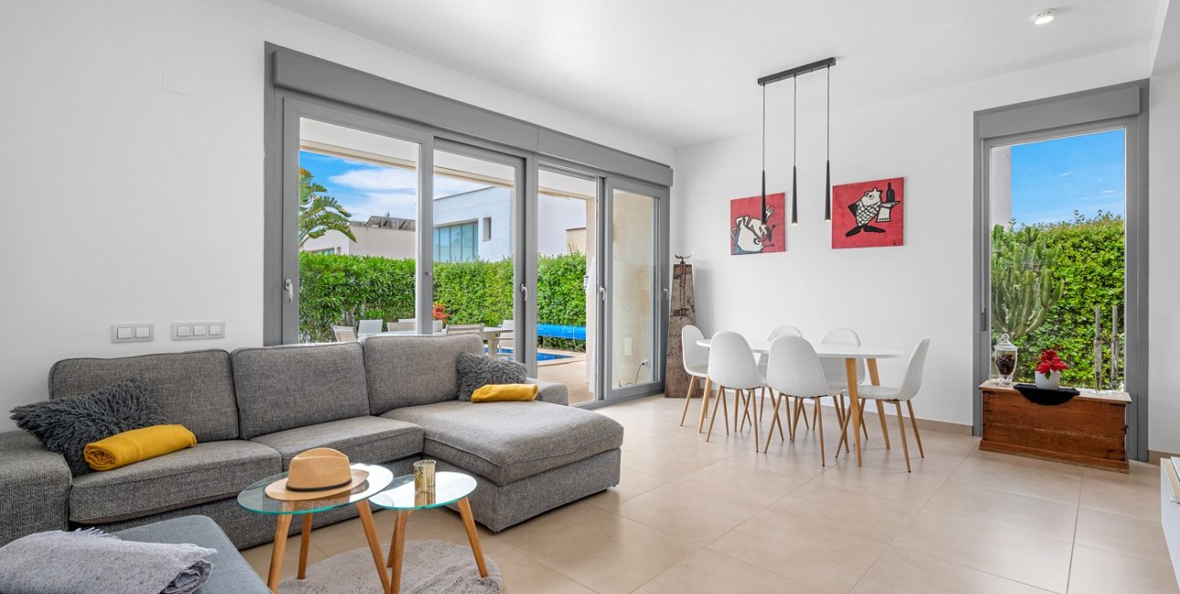 Resale - Villa -
Orihuela Costa - Vistabella