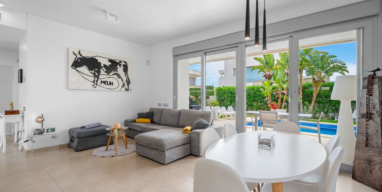 Resale - Villa -
Orihuela Costa - Vistabella