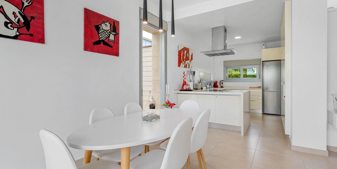 Resale - Villa -
Orihuela Costa - Vistabella